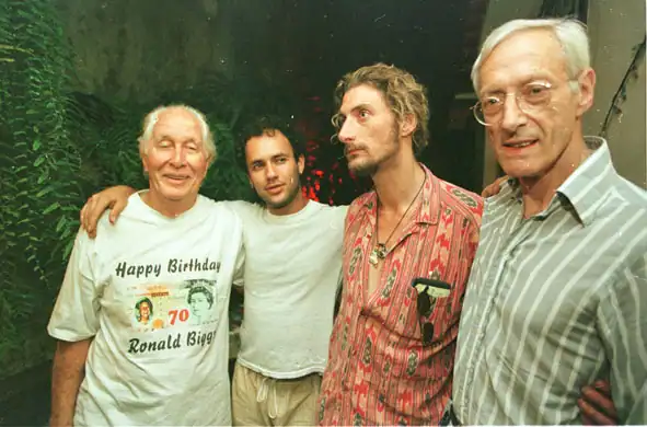 Ronnie Biggs with son, Michael (left)
Bruce Reynolds with son, Nick (right)