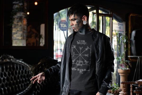Vegvisir Tee - Image 5
